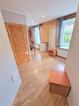 Здание во дворе, реновированный дом, закрытый двор, вход со двора, лестничная Rīga