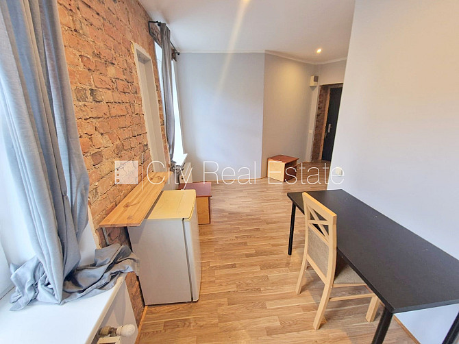 Pagalma ēka, renovēta māja, slēgts pagalms, ieeja no pagalma, kāpņu telpa pēc kosmētiskā Rīga - foto 5