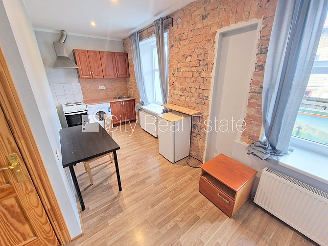 Pagalma ēka, renovēta māja, slēgts pagalms, ieeja no pagalma, kāpņu telpa pēc kosmētiskā Rīga - foto 1