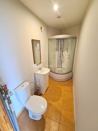 Pagalma ēka, renovēta māja, slēgts pagalms, ieeja no pagalma, kāpņu telpa pēc kosmētiskā Rīga - foto 10