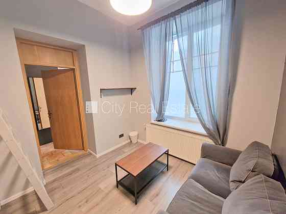 Фасадный дом, реновированный дом, вход с улицы, окна выходят на улицу, Rīga