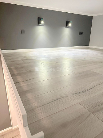 Fasādes māja, renovēta māja, ieeja no ielas, logi vērsti uz ielas pusi, divstāvīgs, studio Rīga - foto 15