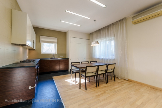 Tiek izīrētā pilnībā mēbelēta rindu mājas sekcija Dārzciemā.  Mājas plānojums: Pirmais Rīga - foto 6