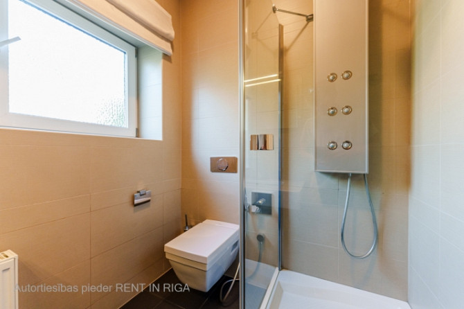 Tiek izīrētā pilnībā mēbelēta rindu mājas sekcija Dārzciemā.  Mājas plānojums: Pirmais Rīga - foto 9