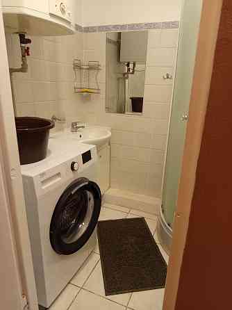 Сдается 1- ая квартира на длительный срок. Квартира меблированная, также имеется стиральная... Rīga