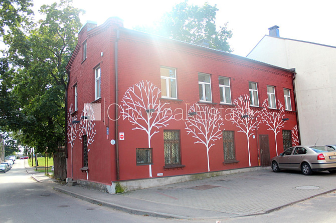 Fasādes māja, renovēta māja, labiekārtots apzaļumots pagalms, slēgts pagalms, ieeja no Rīga - foto 1