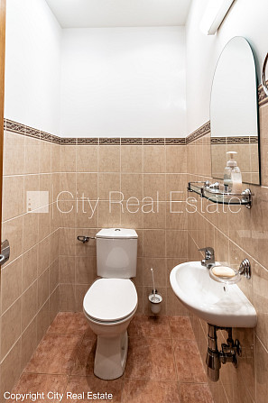 Fasādes māja, renovēta māja, slēgts pagalms, vieta automašīnai, ieeja no ielas un pagalma, Rīga - foto 15