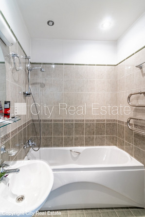 Fasādes māja, renovēta māja, slēgts pagalms, vieta automašīnai, ieeja no ielas un pagalma, Rīga - foto 14