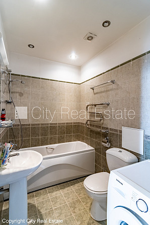 Fasādes māja, renovēta māja, slēgts pagalms, vieta automašīnai, ieeja no ielas un pagalma, Rīga - foto 13