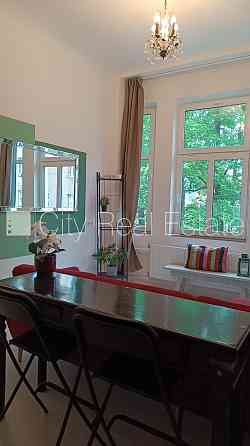 Фасадный дом, реновированный дом, вход с улицы, лифт, лестничная клетка после Rīga