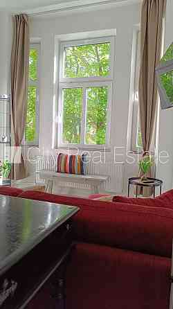 Фасадный дом, реновированный дом, вход с улицы, лифт, лестничная клетка после Rīga