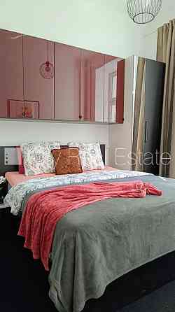 Фасадный дом, реновированный дом, вход с улицы, лифт, лестничная клетка после Rīga