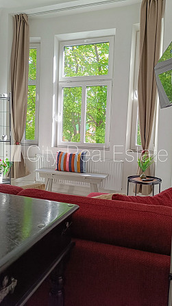 Fasādes māja, renovēta māja, ieeja no ielas, ir lifts, kāpņu telpa pēc kapitālā remonta, Rīga - foto 2