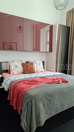 Fasādes māja, renovēta māja, ieeja no ielas, ir lifts, kāpņu telpa pēc kapitālā remonta, Rīga - foto 6