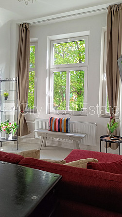 Fasādes māja, renovēta māja, ieeja no ielas, ir lifts, kāpņu telpa pēc kapitālā remonta, Rīga - foto 1