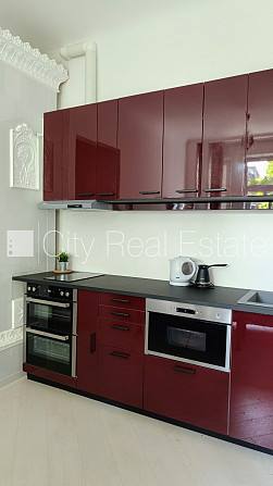 Fasādes māja, renovēta māja, ieeja no ielas, ir lifts, kāpņu telpa pēc kapitālā remonta, Rīga - foto 9