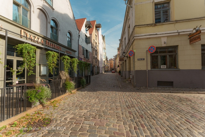 Divas biroja telpas Vecrīgā.  Īpašnieks telpas izremontēs, kā arī nomainīs griestu segumu Rīga - foto 9