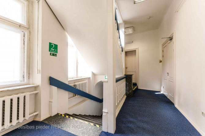 Birojs ar savu WC un virtuvīti Vecrīgā.  Iznomā vienu lielu biroja telpu (28 kvm) plus Rīga - foto 8