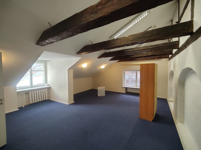 Birojs ar savu WC un virtuvīti Vecrīgā.  Iznomā vienu lielu biroja telpu (28 kvm) plus Rīga - foto 2