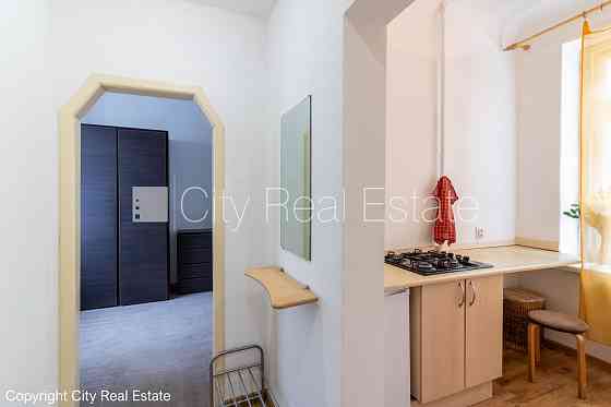 Дом во дворе, реновированный дом, закрытая территория, вход с улицы и со двора, Rīga