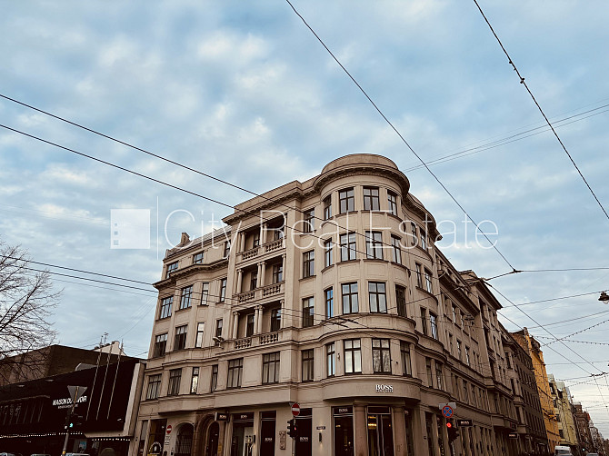 Pagalma ēka, renovēta māja, slēgts pagalms, ieeja no pagalma, kāpņu telpa pēc kosmētiskā Rīga - foto 14