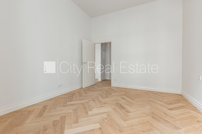Zeme īpašumā, fasādes māja, renovēta māja, slēgts pagalms, ir lifts, kāpņu telpa pēc Rīga - foto 10
