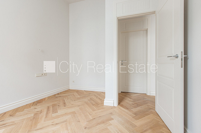 Zeme īpašumā, fasādes māja, renovēta māja, slēgts pagalms, ir lifts, kāpņu telpa pēc Rīga - foto 11