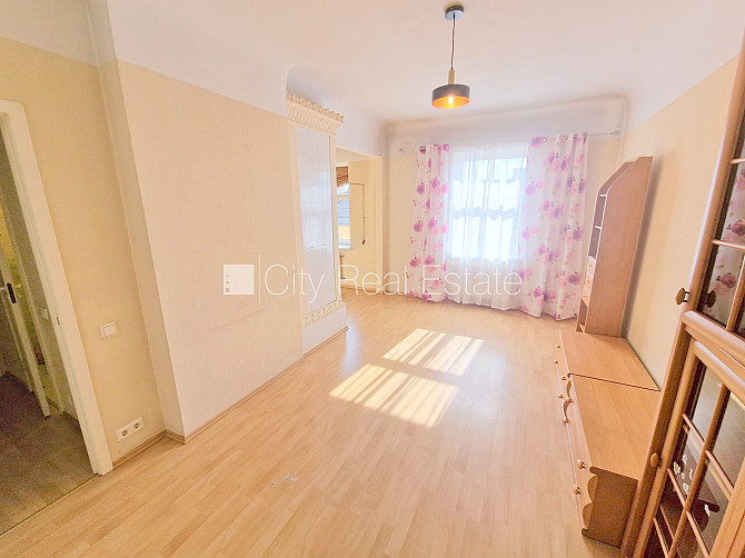 Pagalma māja, iespēja nomāt autostāvvietu, apsargāta autostāvvieta, ieeja no ielas un Rīga - foto 2