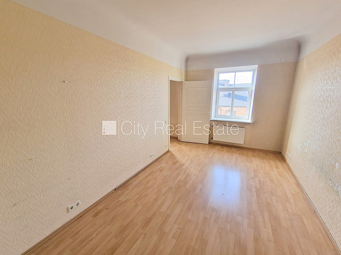 Pagalma māja, iespēja nomāt autostāvvietu, apsargāta autostāvvieta, ieeja no ielas un Rīga - foto 7