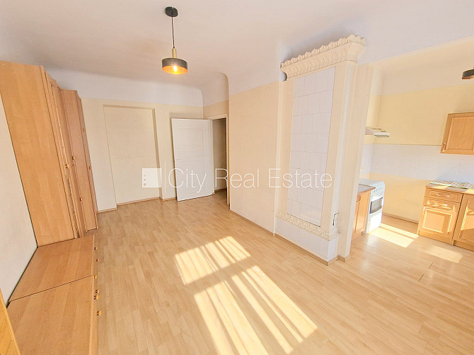 Pagalma māja, iespēja nomāt autostāvvietu, apsargāta autostāvvieta, ieeja no ielas un Rīga - foto 15