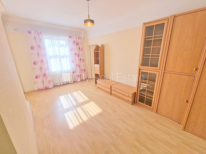 Pagalma māja, iespēja nomāt autostāvvietu, apsargāta autostāvvieta, ieeja no ielas un Rīga - foto 3