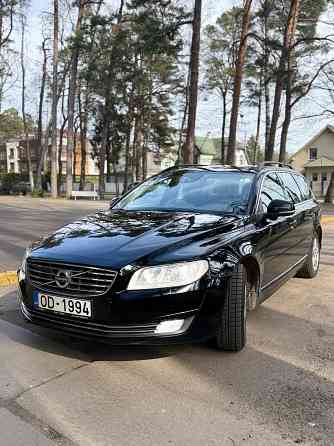 Pārdodu Volvo V70, uzticamu un ietilpigu auto. Tikko izieta jauna TA un nomaksats cela nodoklis.... Jūrmala