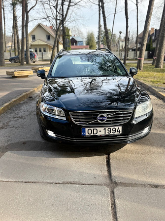Pārdodu Volvo V70, uzticamu un ietilpigu auto. Tikko izieta jauna TA un nomaksats cela nodoklis.... Jūrmala - foto 1