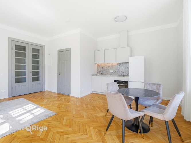 Mēbelēts Studio dzīvoklis Rīgas Centrā  Dzīvoklis ietver dzīvojamo istabu, kas apvienota ar Rīga - foto 5
