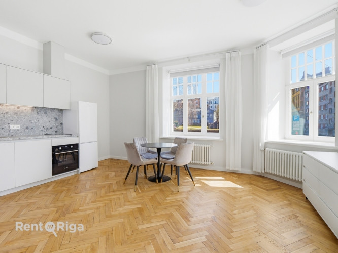 Mēbelēts Studio dzīvoklis Rīgas Centrā  Dzīvoklis ietver dzīvojamo istabu, kas apvienota ar Rīga - foto 2