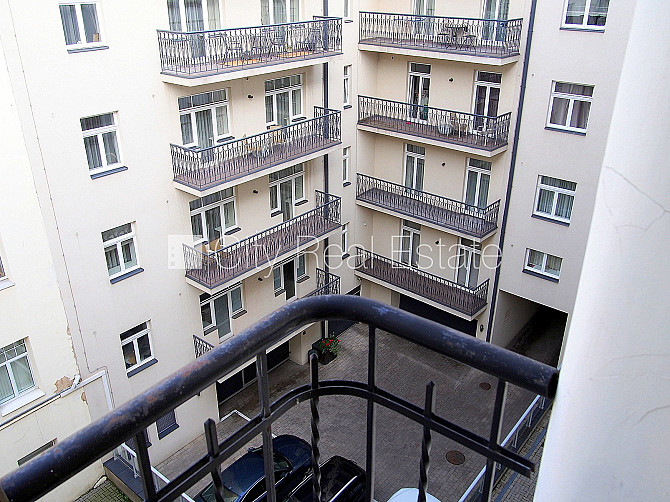 Fasādes māja, renovēta māja, labiekārtota apzaļumota teritorija, slēgts pagalms, kāpņu Rīga - foto 14