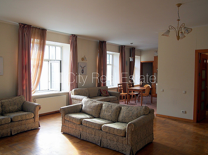Fasādes māja, renovēta māja, labiekārtota apzaļumota teritorija, slēgts pagalms, kāpņu Rīga - foto 7
