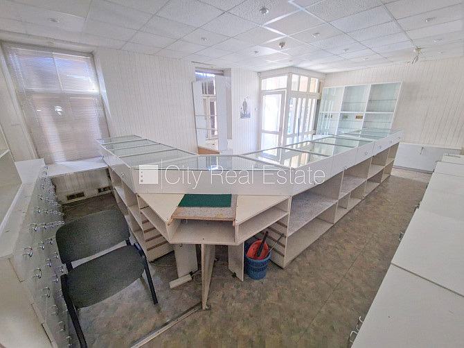 Fasādes māja, renovēta māja, ieeja no ielas, logi vērsti uz ielas pusi, halle, palīgtelpa, Rīga - foto 1