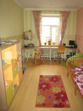 Фасадный дом, реновированный дом, закрытая территория, въездные ворота оснащены Рига - изображение 18