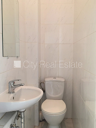 Фасадный дом, реновированный дом, закрытая территория, въездные ворота оснащены Рига - изображение 13