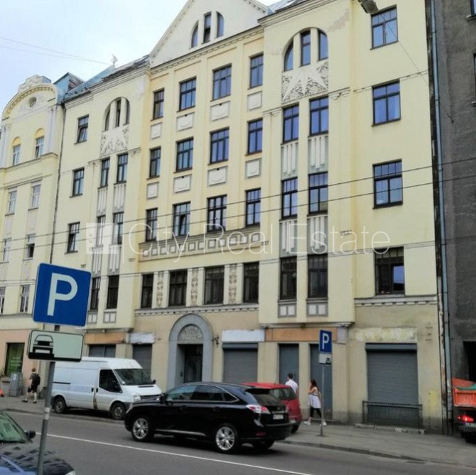 Фасадный дом, реновированный дом, закрытая территория, въездные ворота оснащены Рига - изображение 17