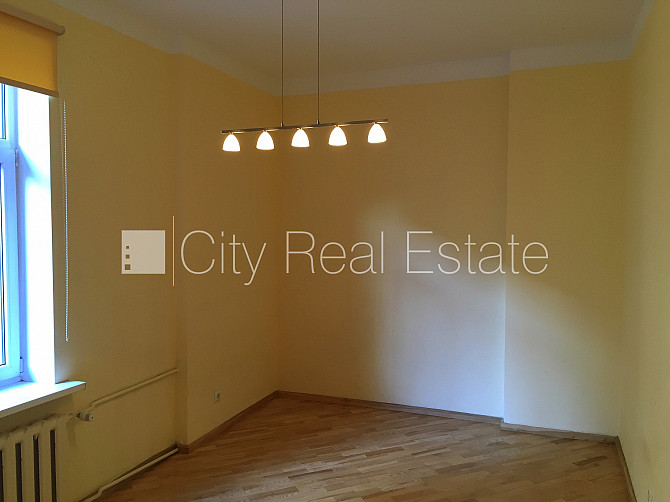 Фасадный дом, реновированный дом, закрытая территория, въездные ворота оснащены Рига - изображение 1