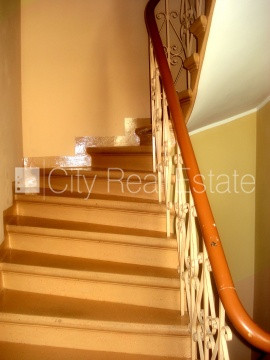 Фасадный дом, реновированный дом, закрытая территория, въездные ворота оснащены Рига - изображение 16