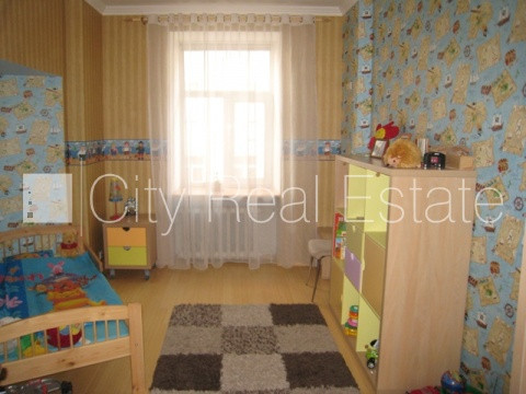 Фасадный дом, реновированный дом, закрытая территория, въездные ворота оснащены Рига - изображение 20