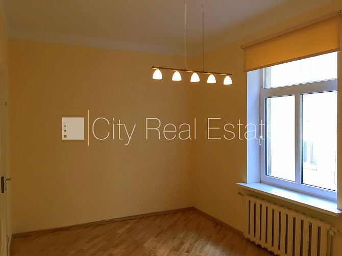 Фасадный дом, реновированный дом, закрытая территория, въездные ворота оснащены Рига - изображение 2