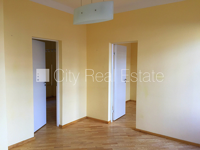 Фасадный дом, реновированный дом, закрытая территория, въездные ворота оснащены Рига - изображение 4