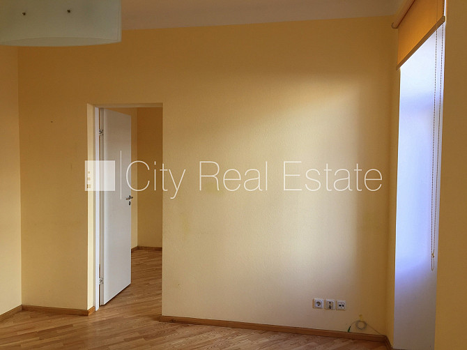 Фасадный дом, реновированный дом, закрытая территория, въездные ворота оснащены Рига - изображение 5