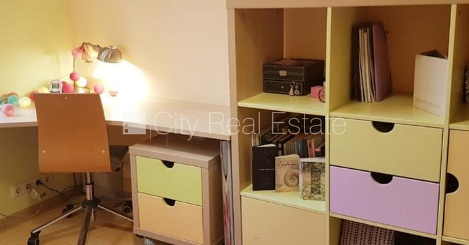 Фасадный дом, реновированный дом, закрытая территория, въездные ворота оснащены Рига - изображение 19