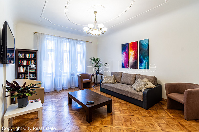 Fasādes māja, renovēta māja, ieeja no ielas, ir lifts, kāpņu telpa pēc kapitālā remonta, Rīga - foto 3
