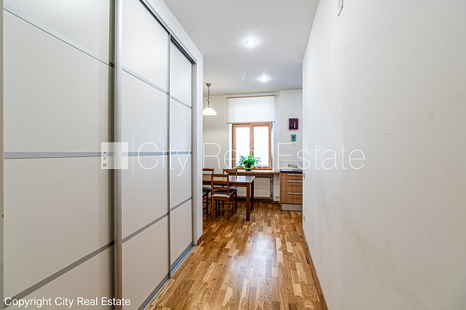 Fasādes māja, renovēta māja, ieeja no ielas, ir lifts, kāpņu telpa pēc kapitālā remonta, Rīga - foto 11